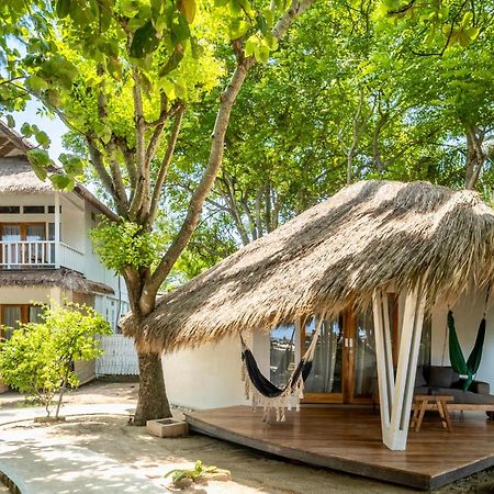 ギリ・アイル モウィーズ オン ザ ビーチ Bed & Breakfast エクステリア 写真