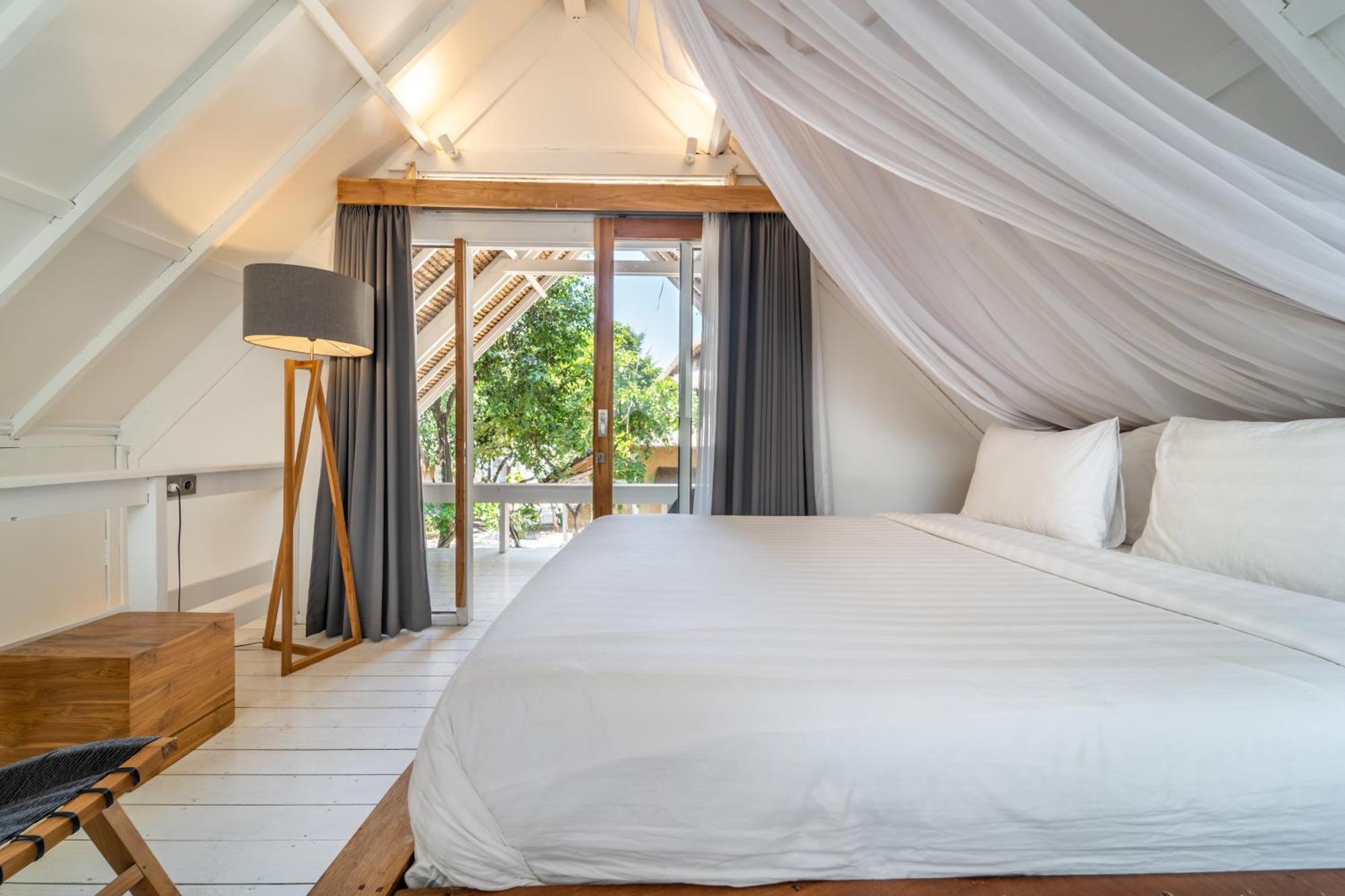 ギリ・アイル モウィーズ オン ザ ビーチ Bed & Breakfast エクステリア 写真